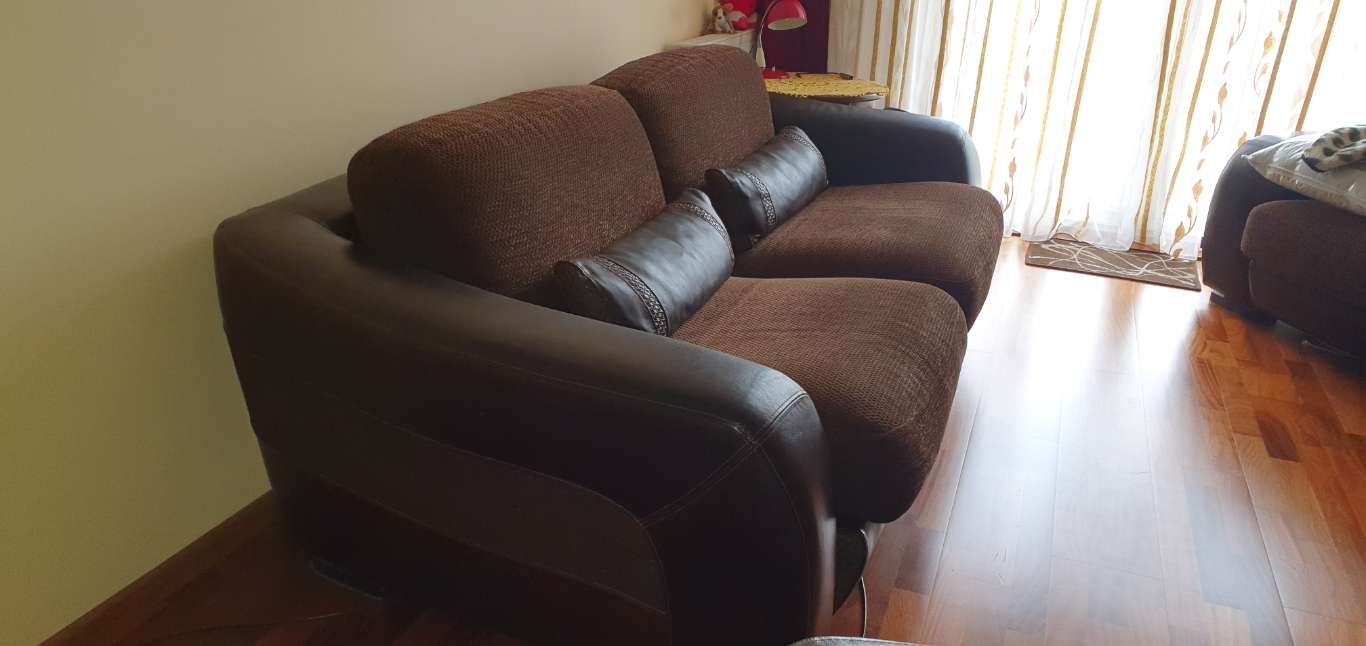 Komplet wypoczynkowy (kanapa i 2 fotele)