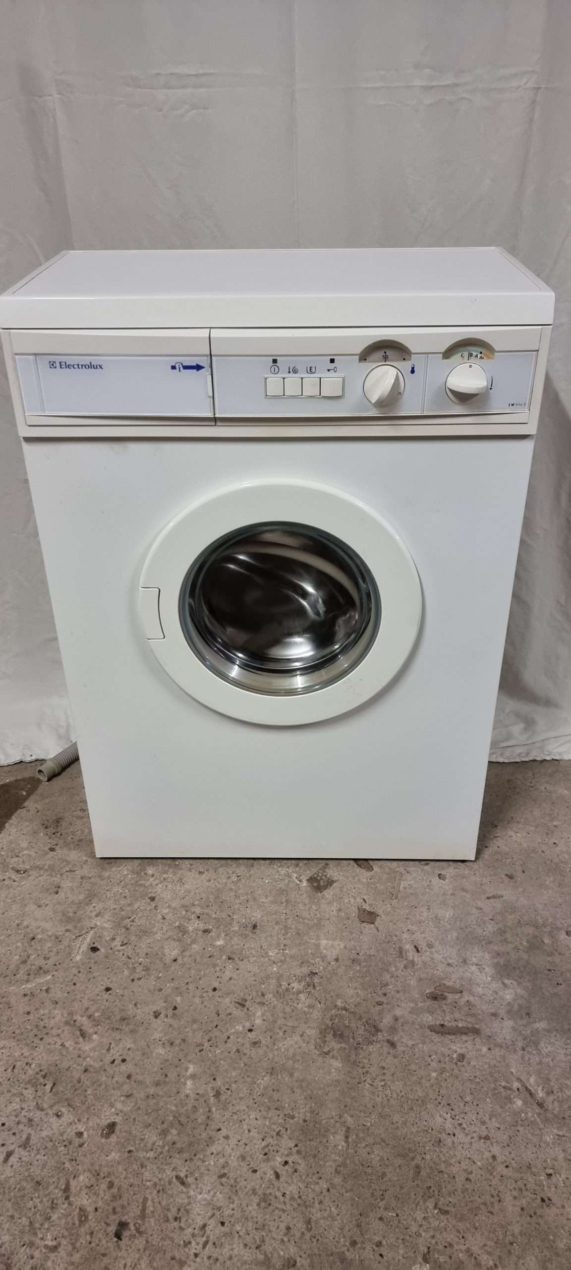 Pralka Electrolux EW934S – 30cm gł./ 900obr 