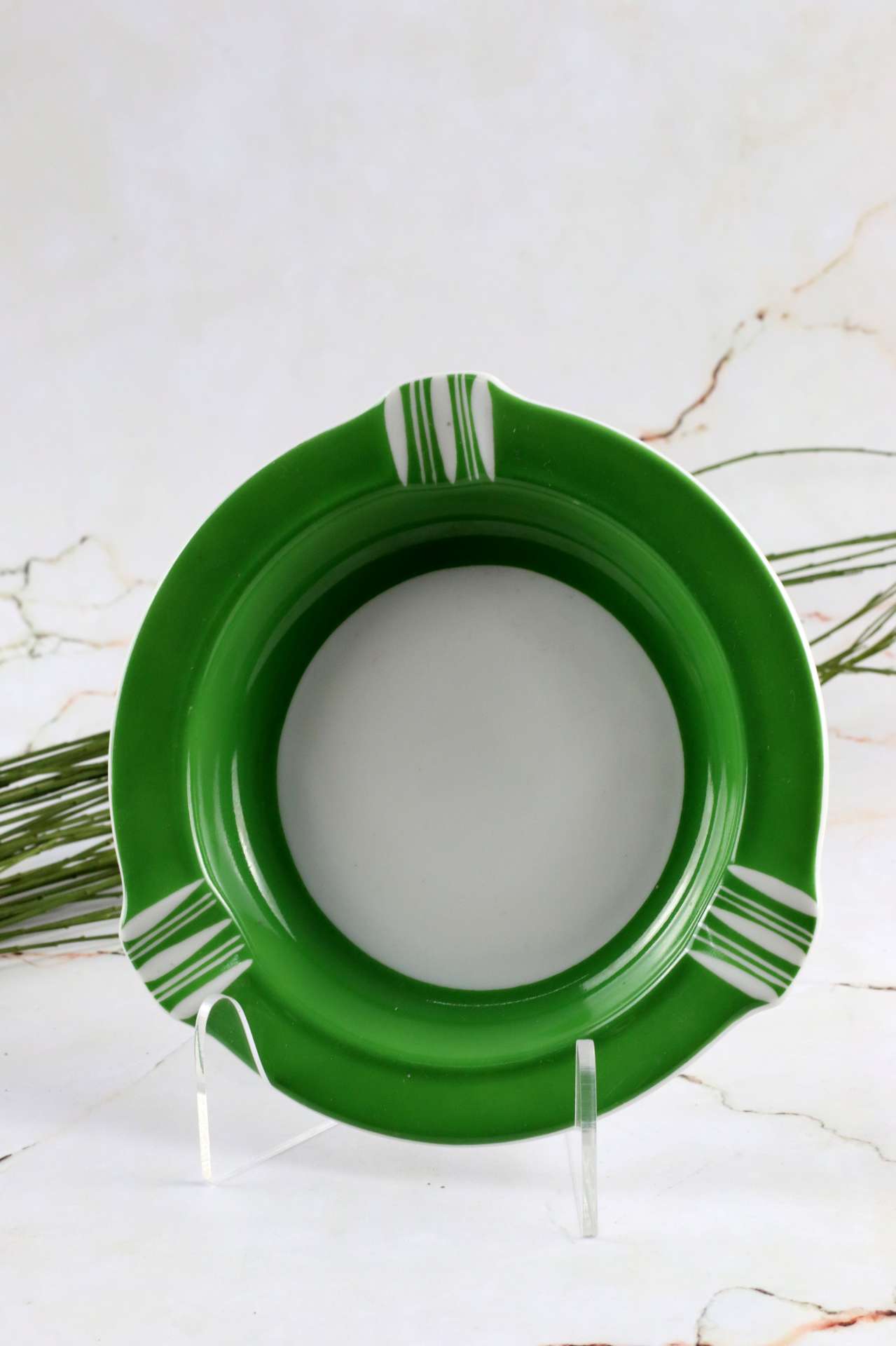 Zielona popielniczka z porcelany – Karolina