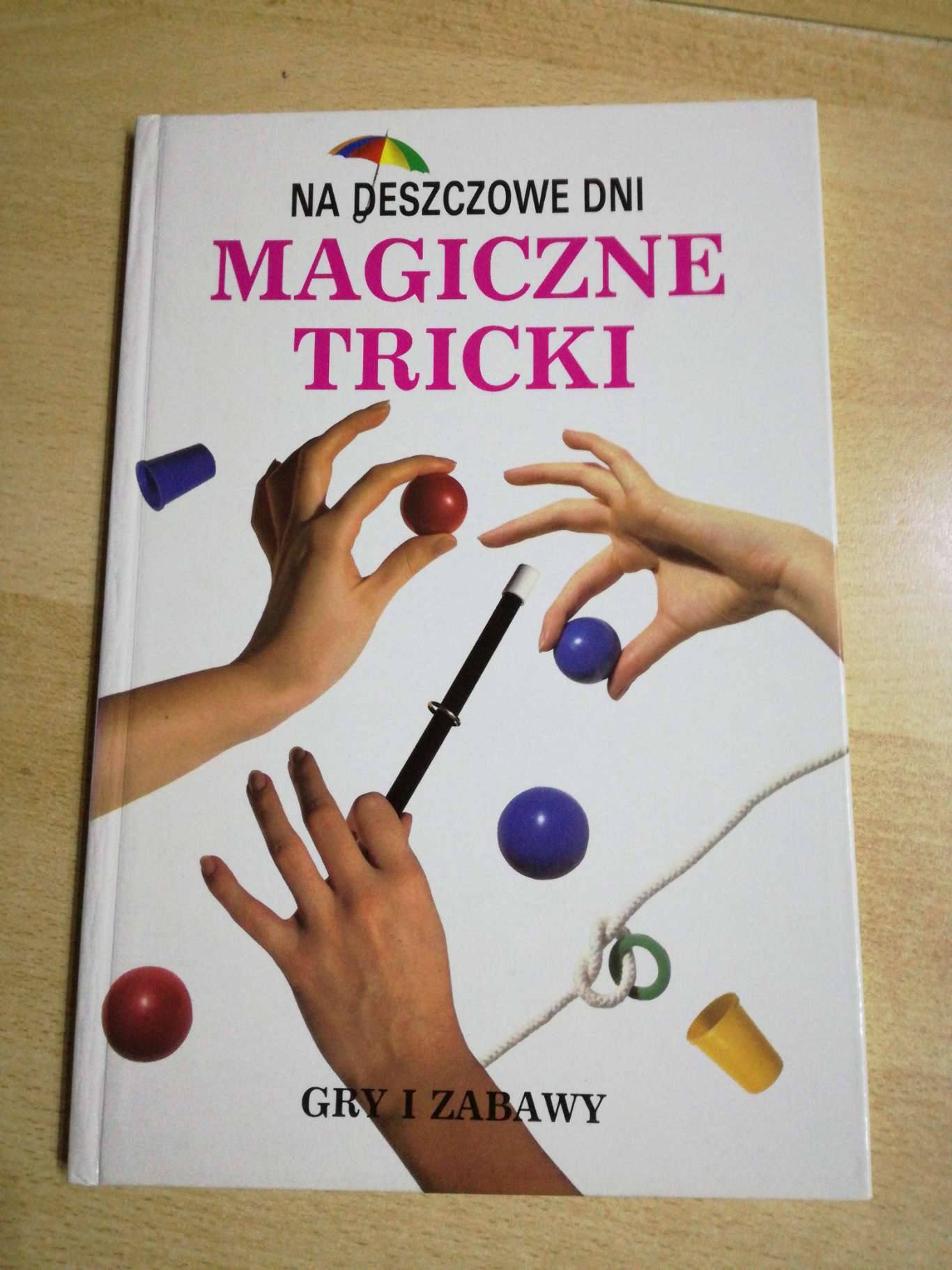 Książka  Magiczne Triki - Na deszczowe dni - Gry i zabawy.